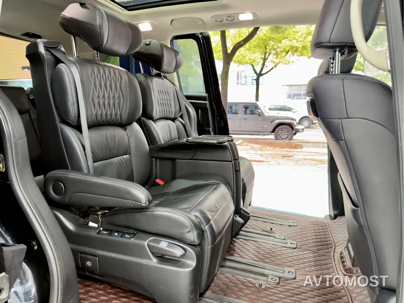 Honda Elysion 2022 2.0L e:HEV Luxury — фото 15