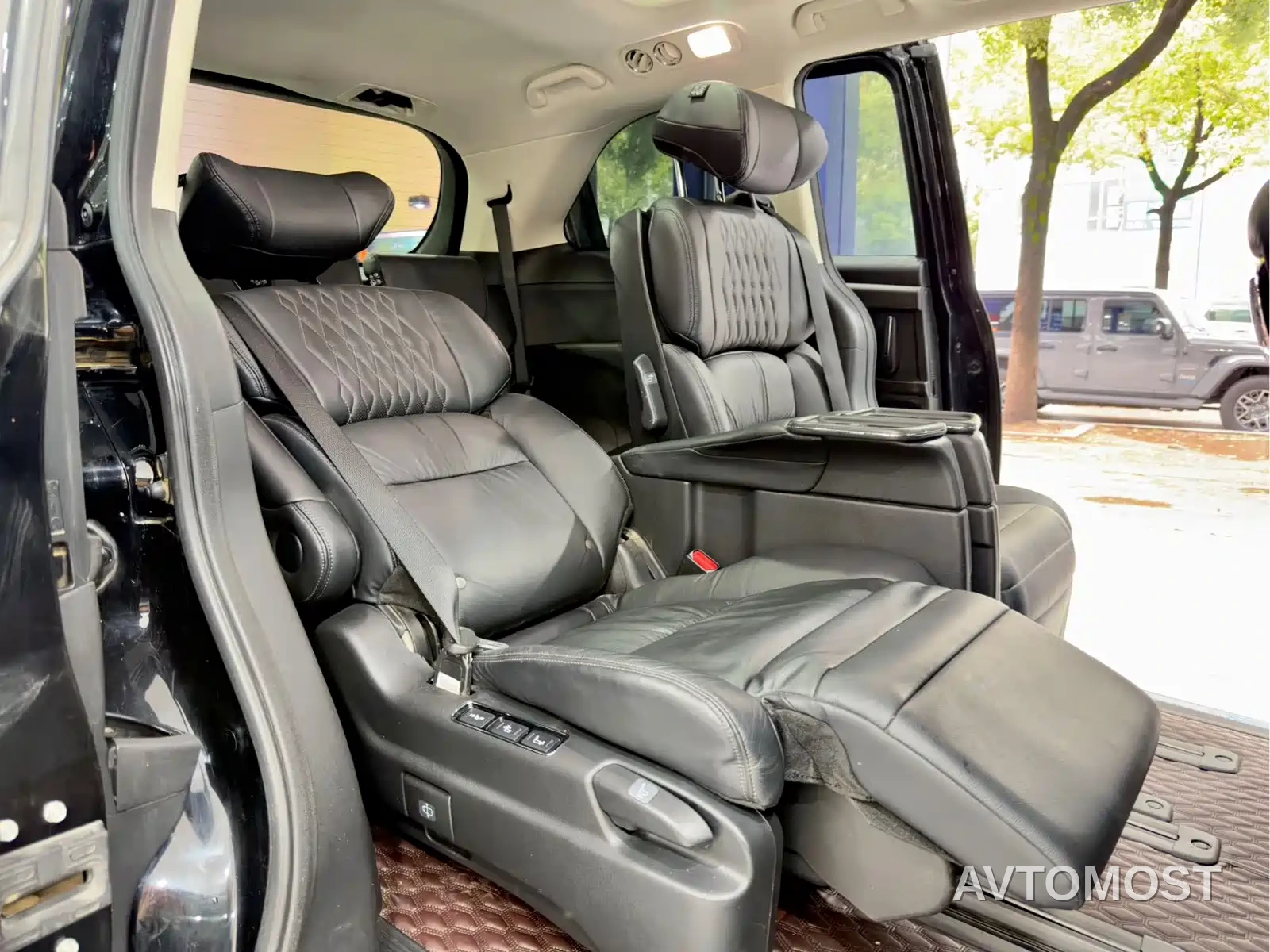 Honda Elysion 2022 2.0L e:HEV Luxury — фото 16