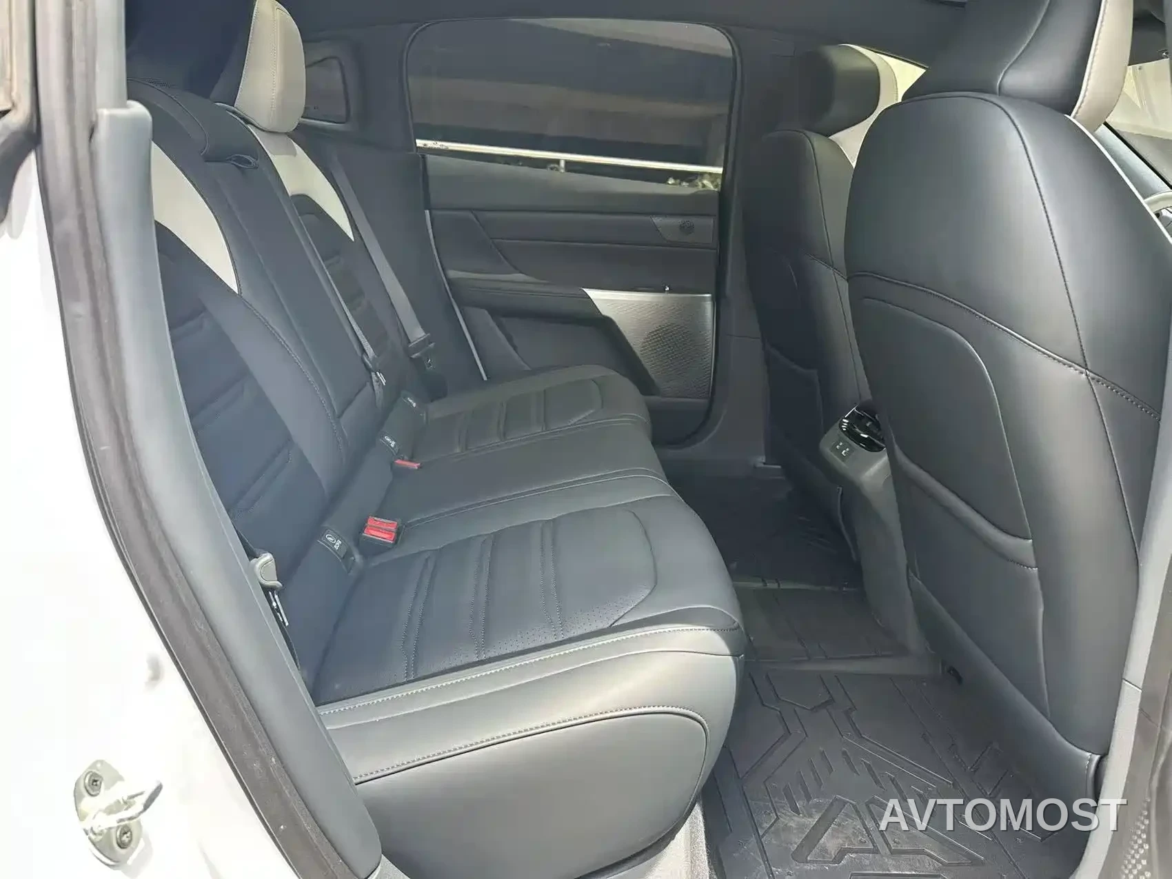 Dongfeng Yipai eπ007 2024 Pure Electric 530Air Edition — фото 6