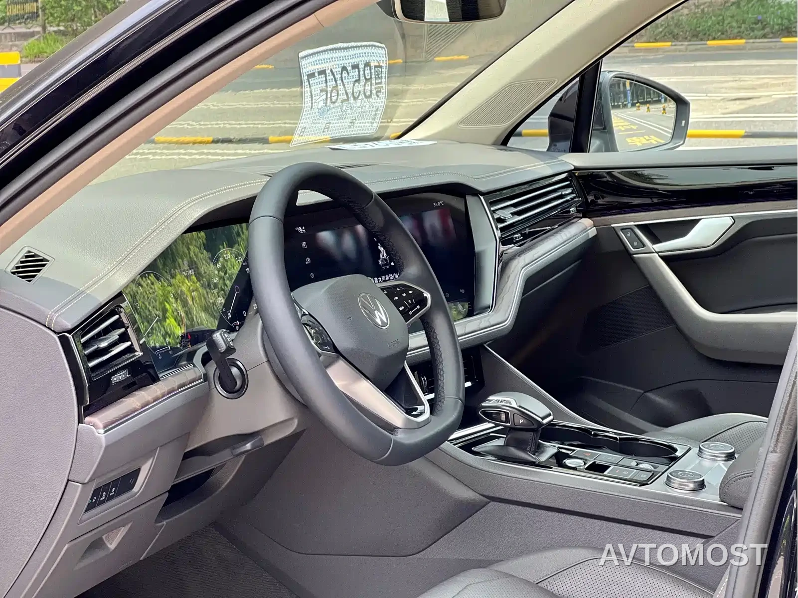 Volkswagen Touareg 2021 3.0TSI Sharp Edition with Gloss Black Sports Package — фото 9