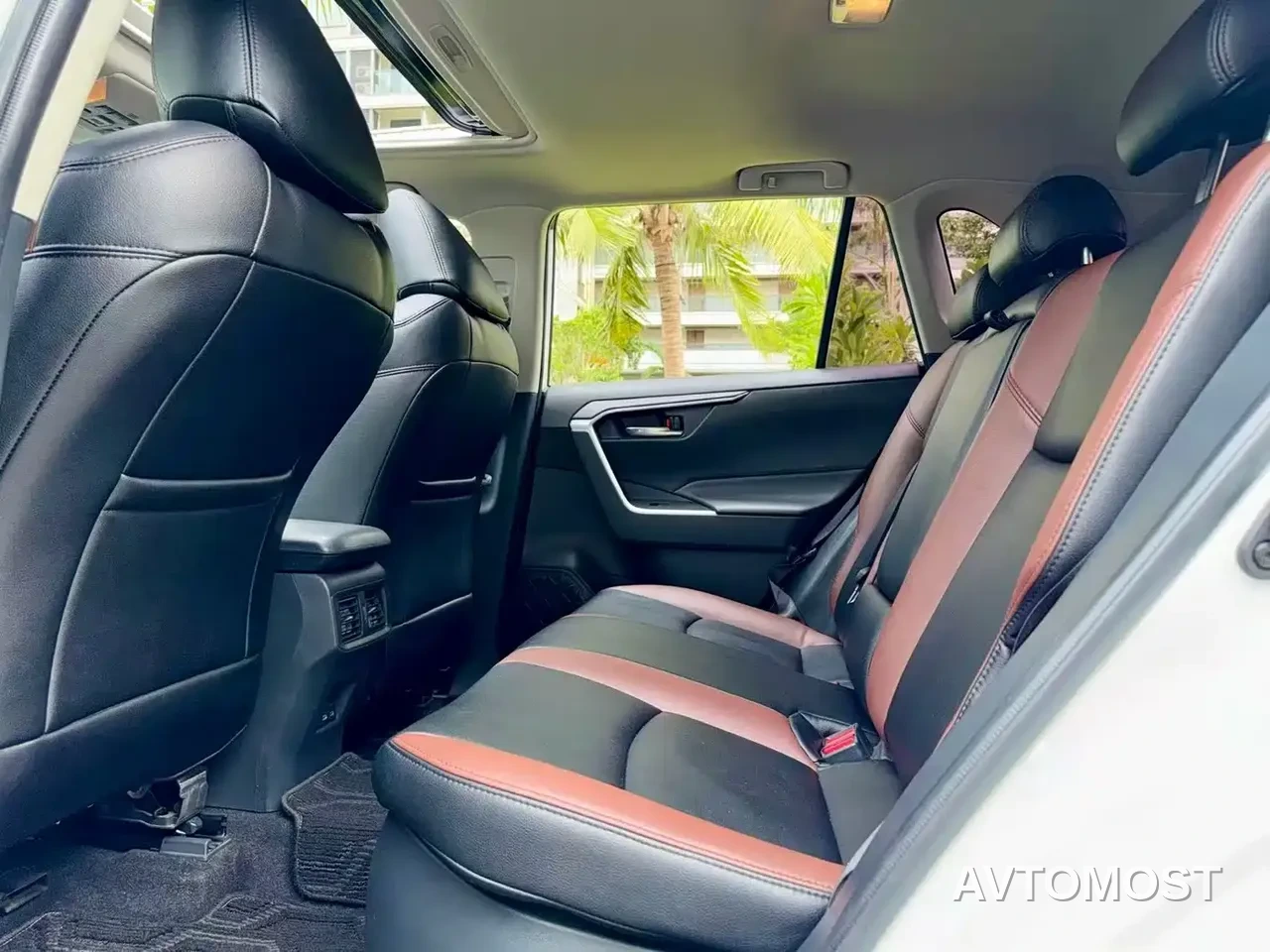 Toyota RAV4 Rongfang Dual Engine E+ 2021 2.5L 2WD Elite Pro — фото 5