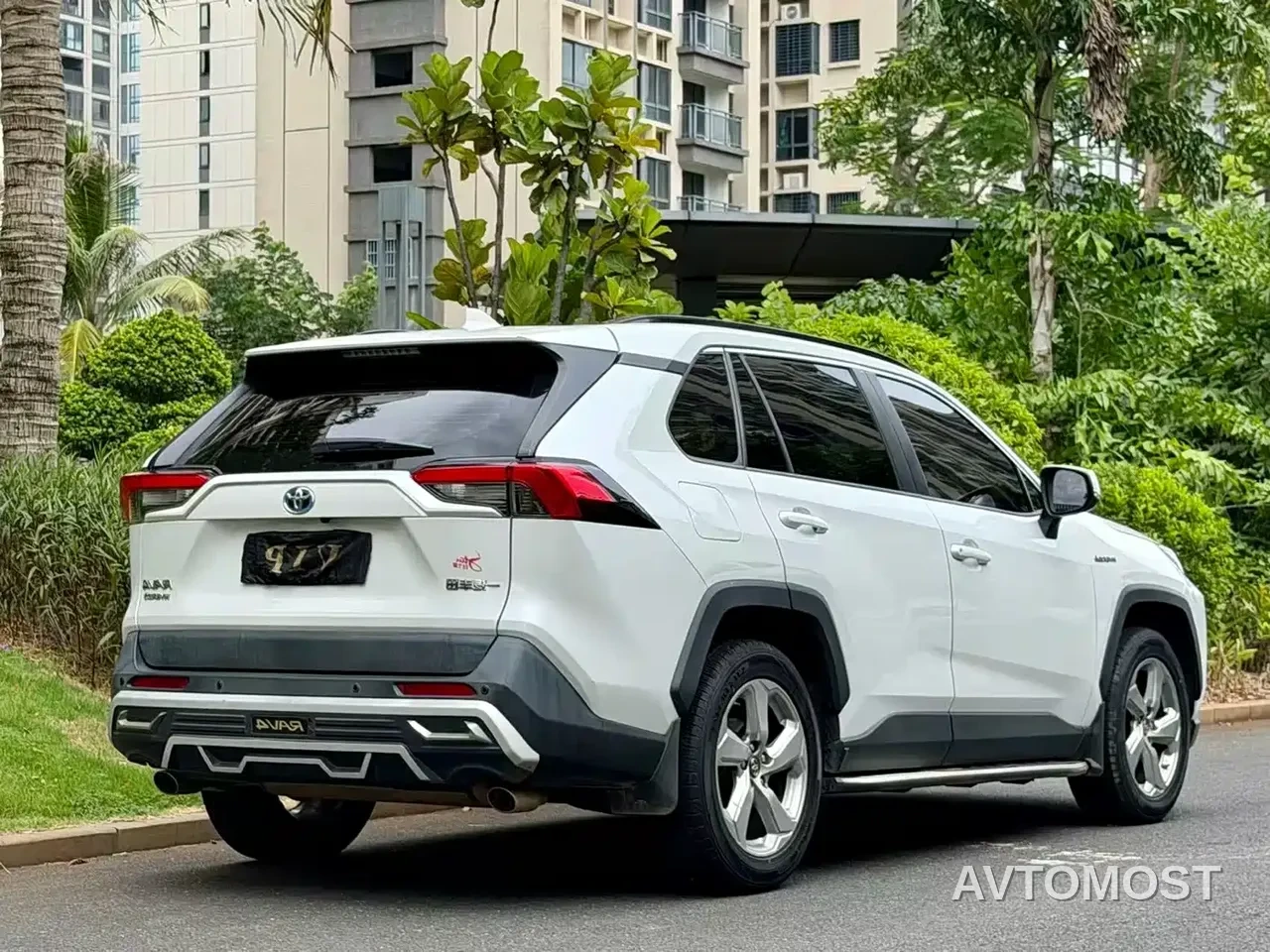 Toyota RAV4 Rongfang Dual Engine E+ 2021 2.5L 2WD Elite Pro — фото 8