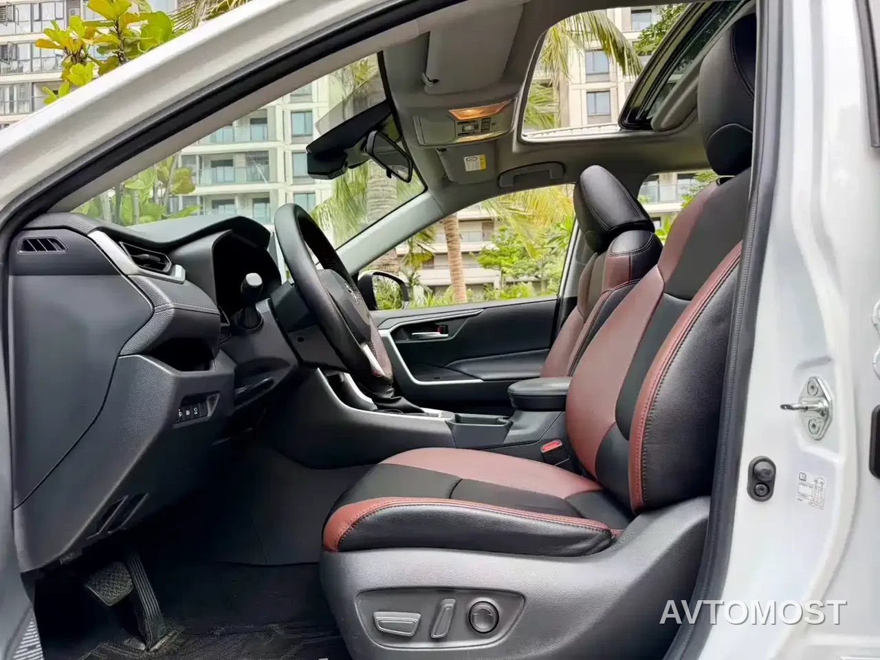Toyota RAV4 Rongfang Dual Engine E+ 2021 2.5L 2WD Elite Pro — фото 12