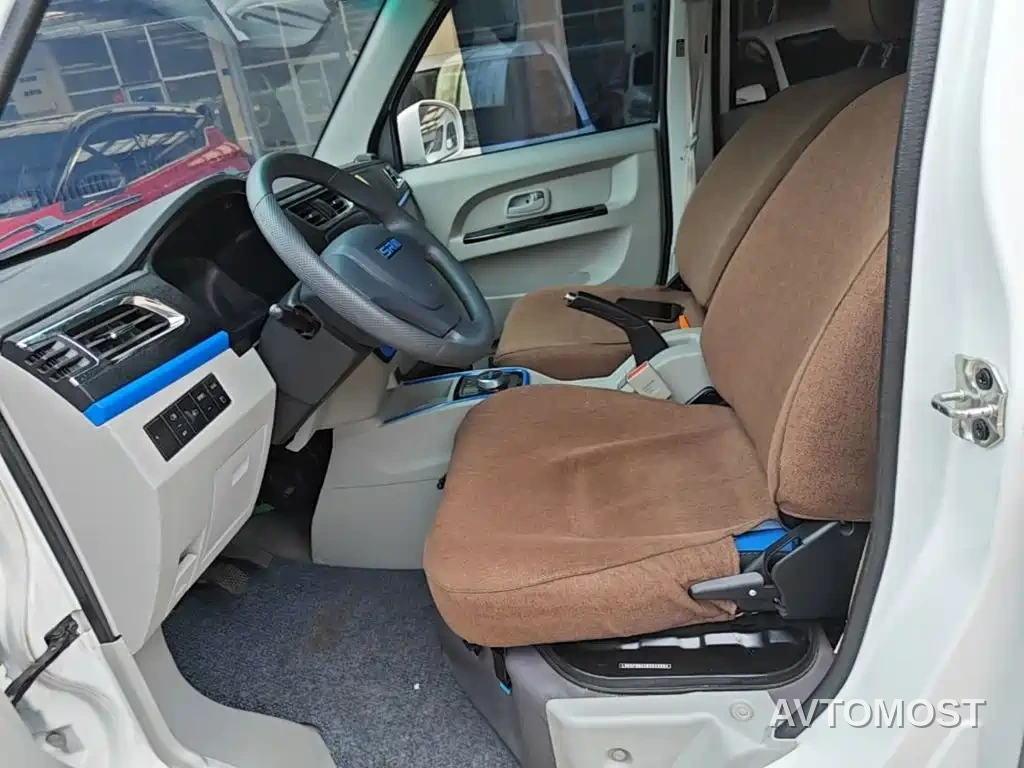 SRM Xinyuan Good Luck 2023 Standard Passenger Vehicle — фото 13