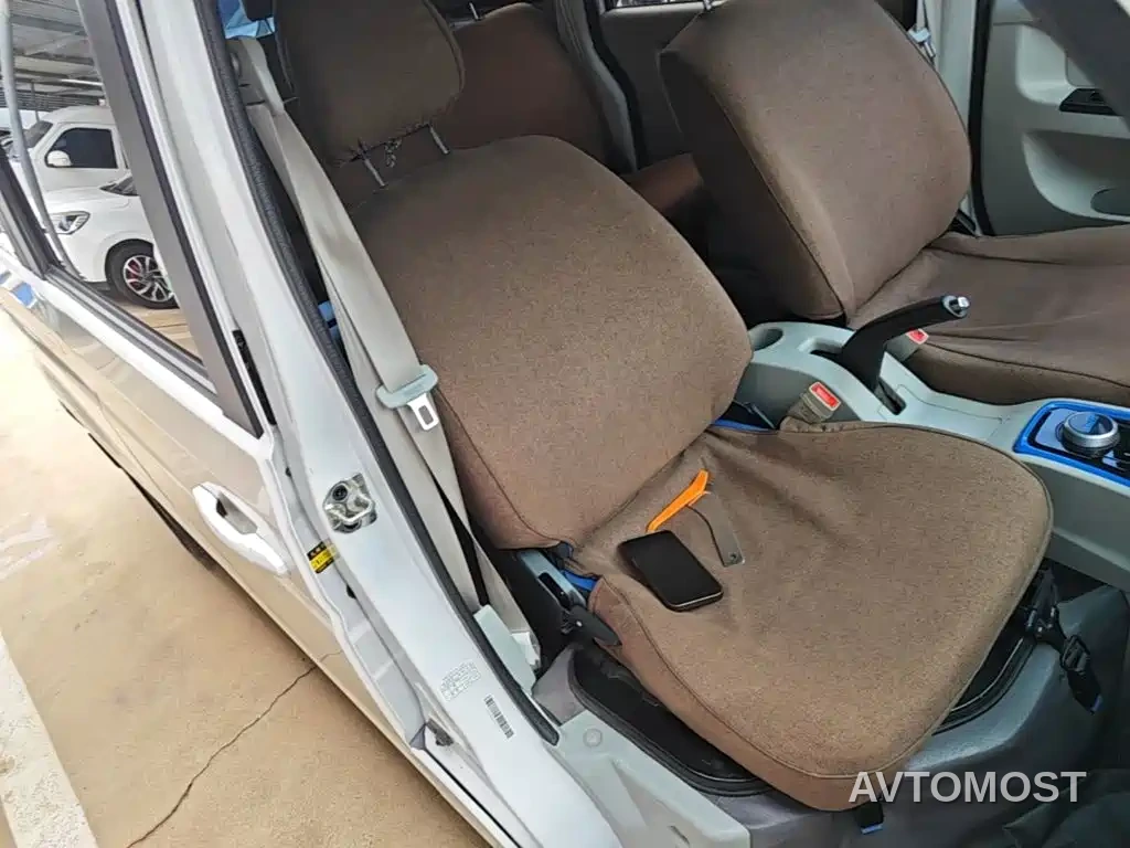 SRM Xinyuan Good Luck 2023 Standard Passenger Vehicle — фото 23