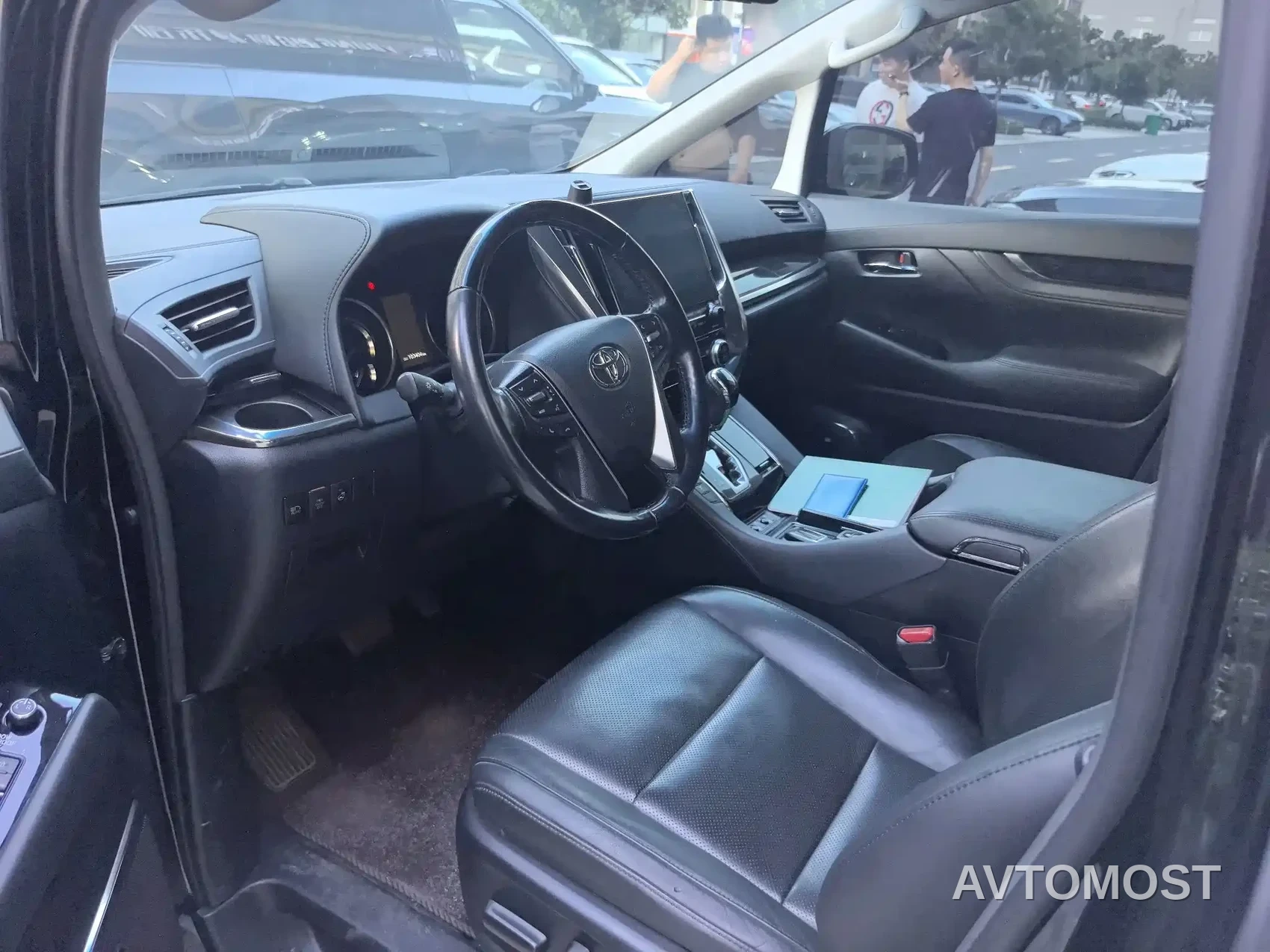 Toyota Vellfire 2021 Crown Hybrid 2.5L HV Luxury Edition — фото 3
