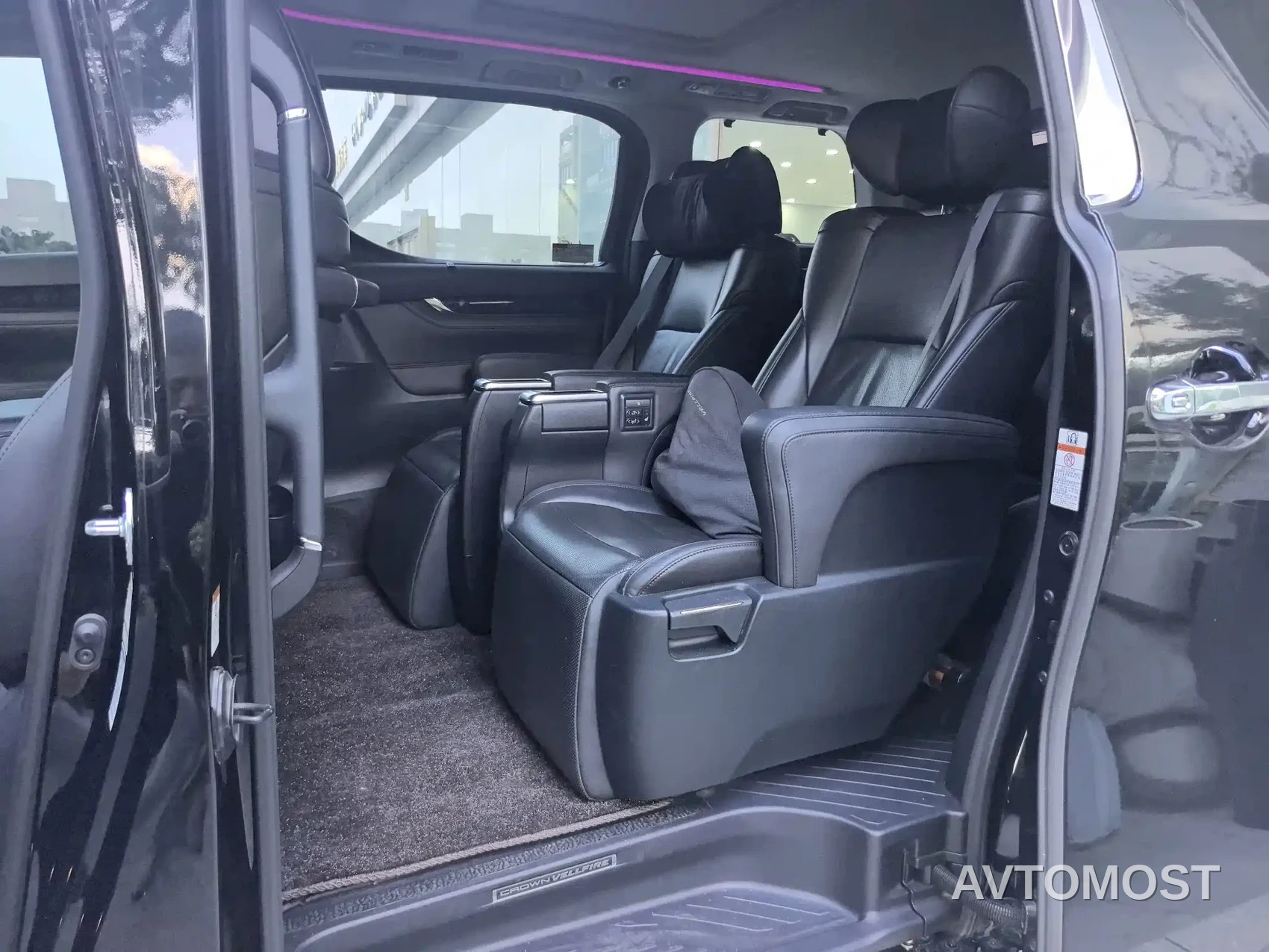 Toyota Vellfire 2021 Crown Hybrid 2.5L HV Luxury Edition — фото 4