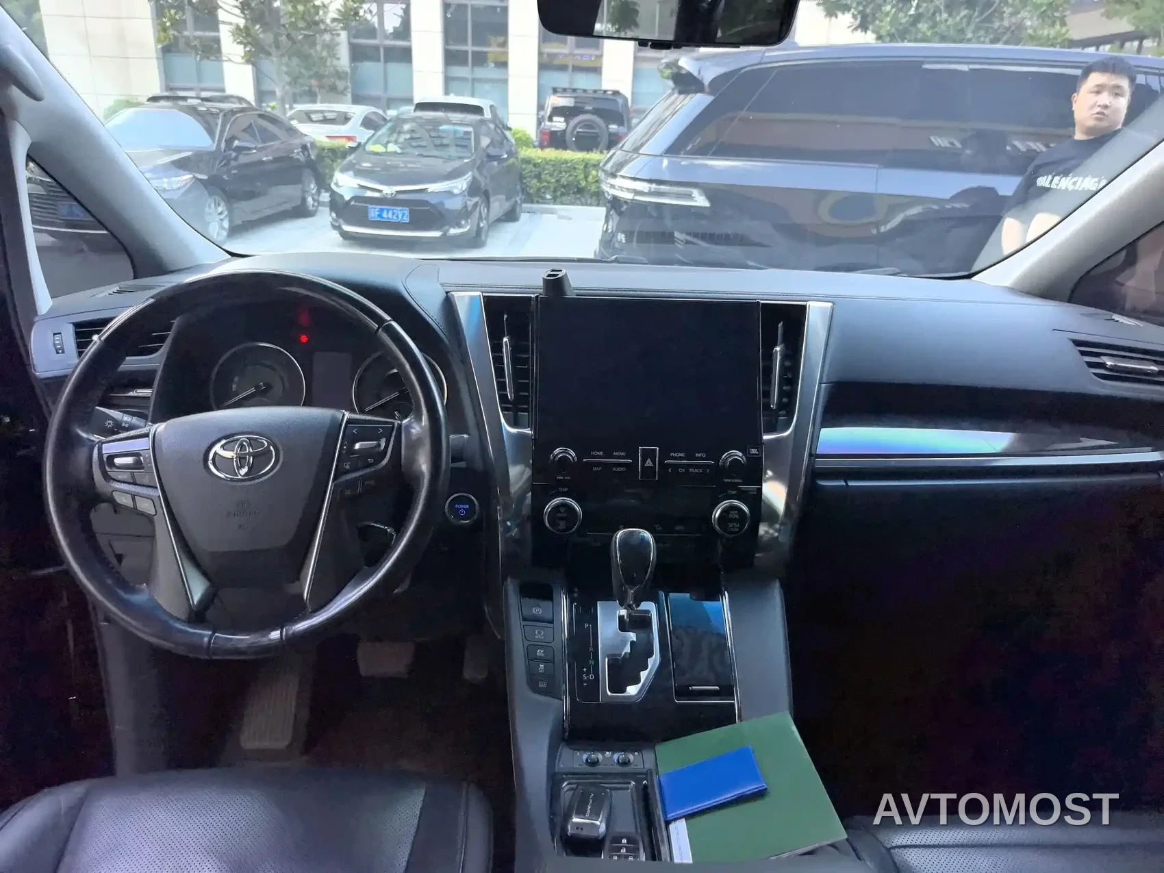 Toyota Vellfire 2021 Crown Hybrid 2.5L HV Luxury Edition — фото 5