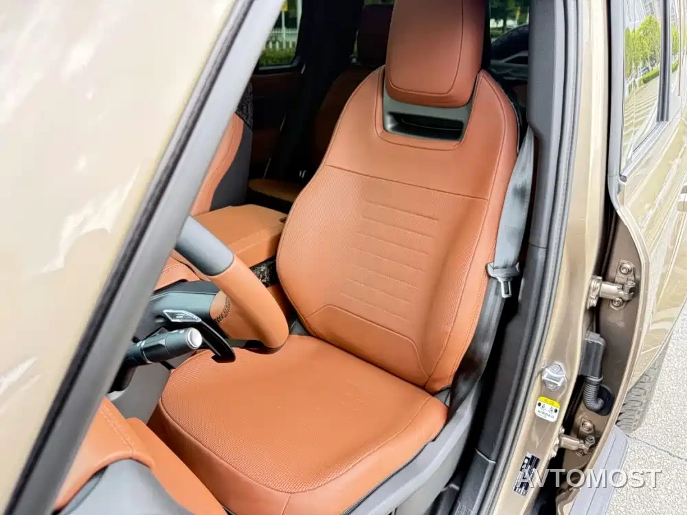 Land Rover Defender 2025 110 OCTA Edition One — фото 8
