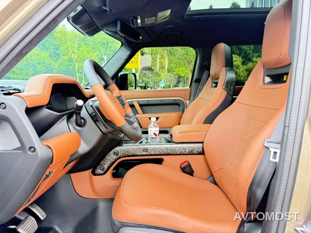 Land Rover Defender 2025 110 OCTA Edition One — фото 9