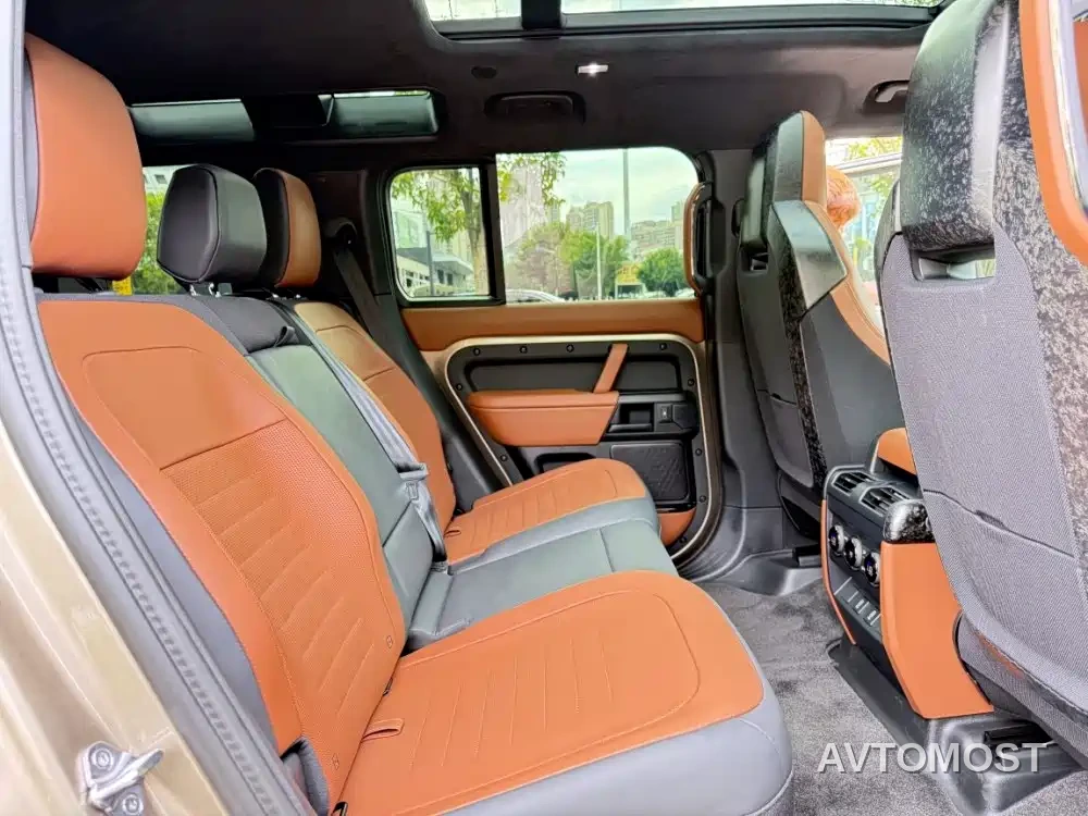 Land Rover Defender 2025 110 OCTA Edition One — фото 21