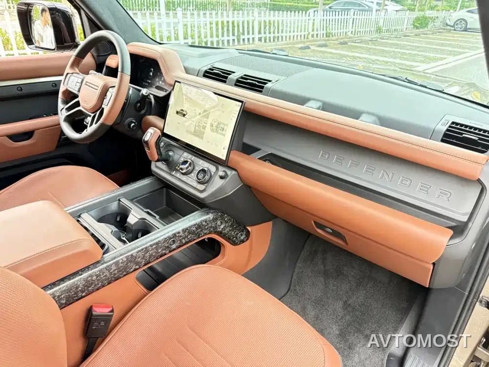 Land Rover Defender 2025 110 OCTA Edition One — фото 26
