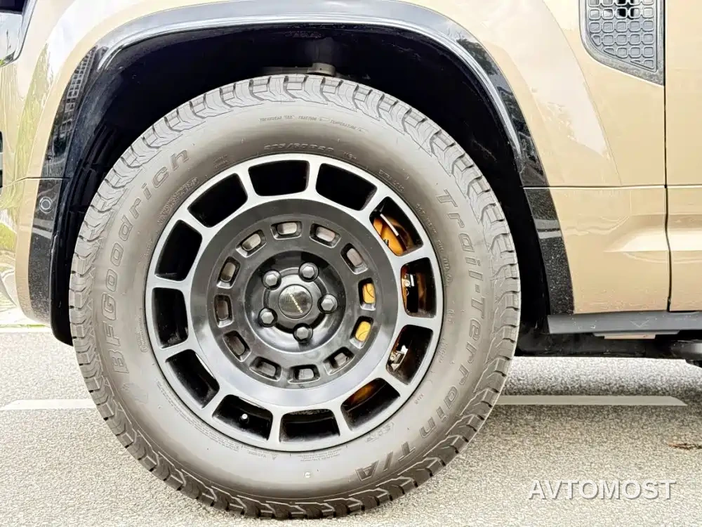 Land Rover Defender 2025 110 OCTA Edition One — фото 28