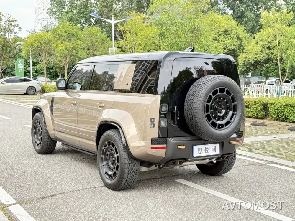 Land Rover Defender 2025 110 OCTA Edition One — фото 31