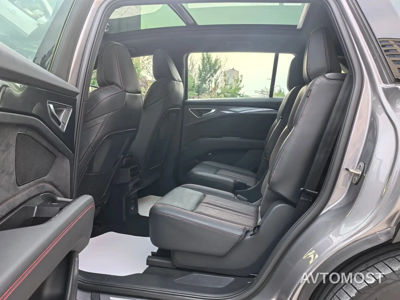 Audi Q5 e-tron 2022 40 e-tron Starlight Edition Brocade Package — фото 5