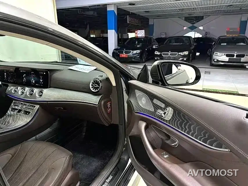 Mercedes-Benz CLS 2021 CLS 300 Luxury — фото 4