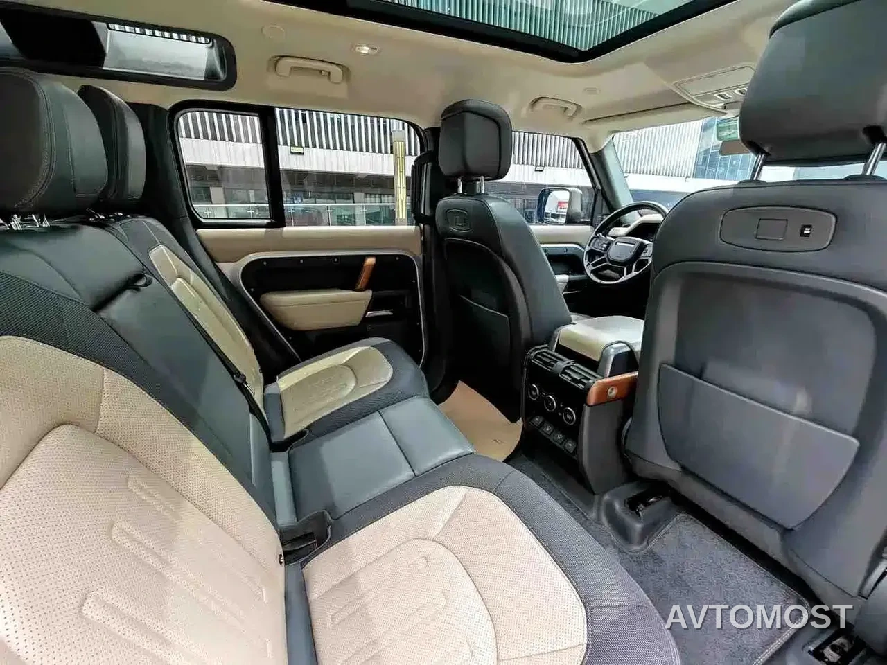 Land Rover Defender 2021 110 P400 X-DYNAMIC HSE — фото 10