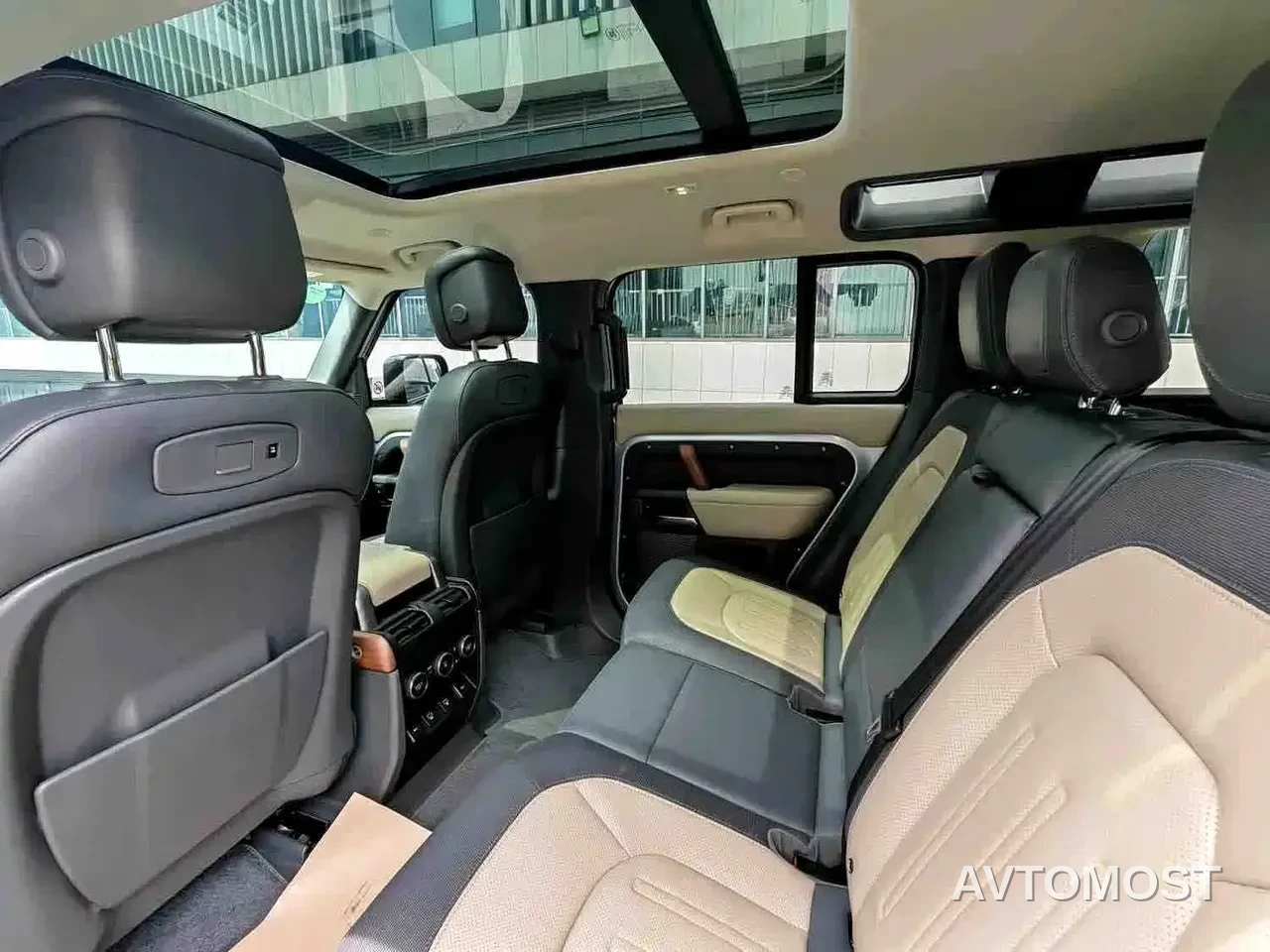 Land Rover Defender 2021 110 P400 X-DYNAMIC HSE — фото 11