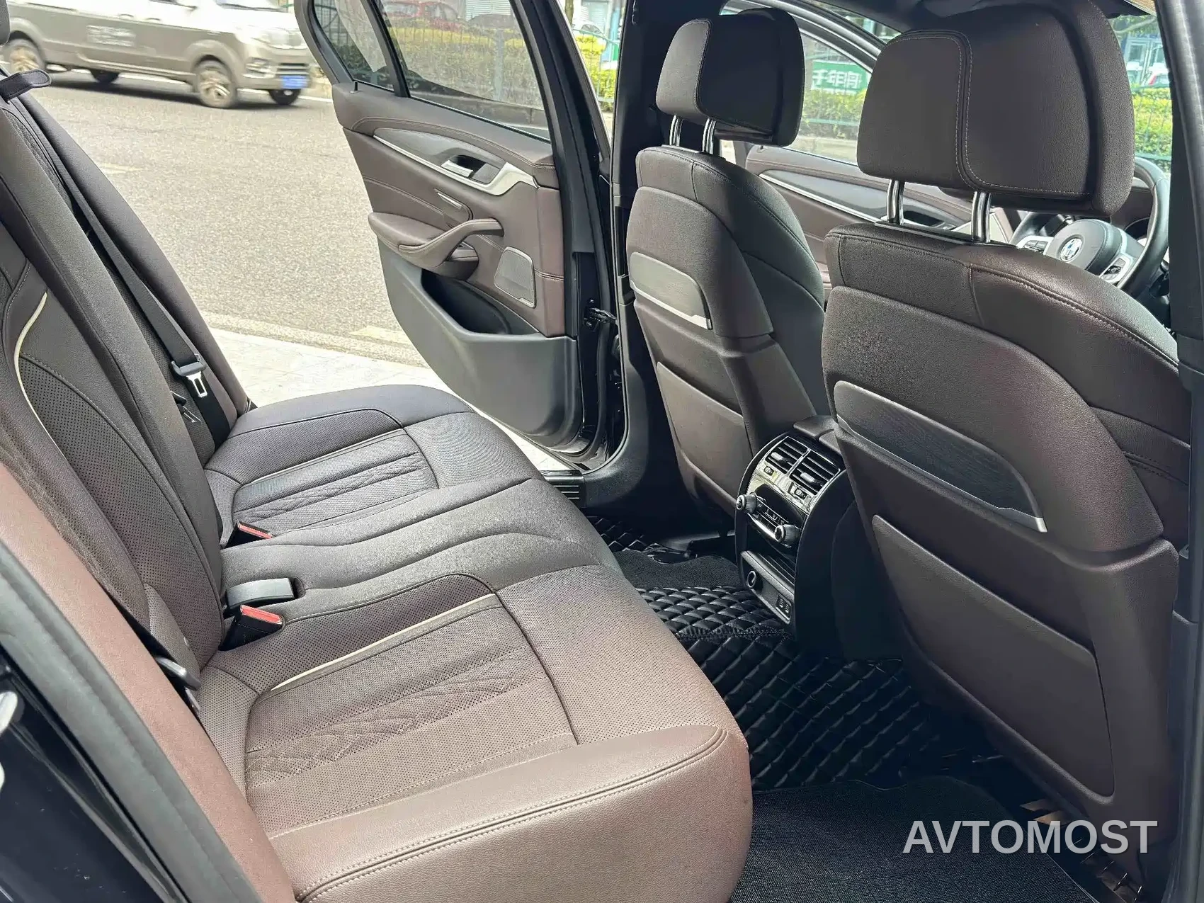 BMW 5 Series 2021 530Li Premium M Sport Package — фото 8