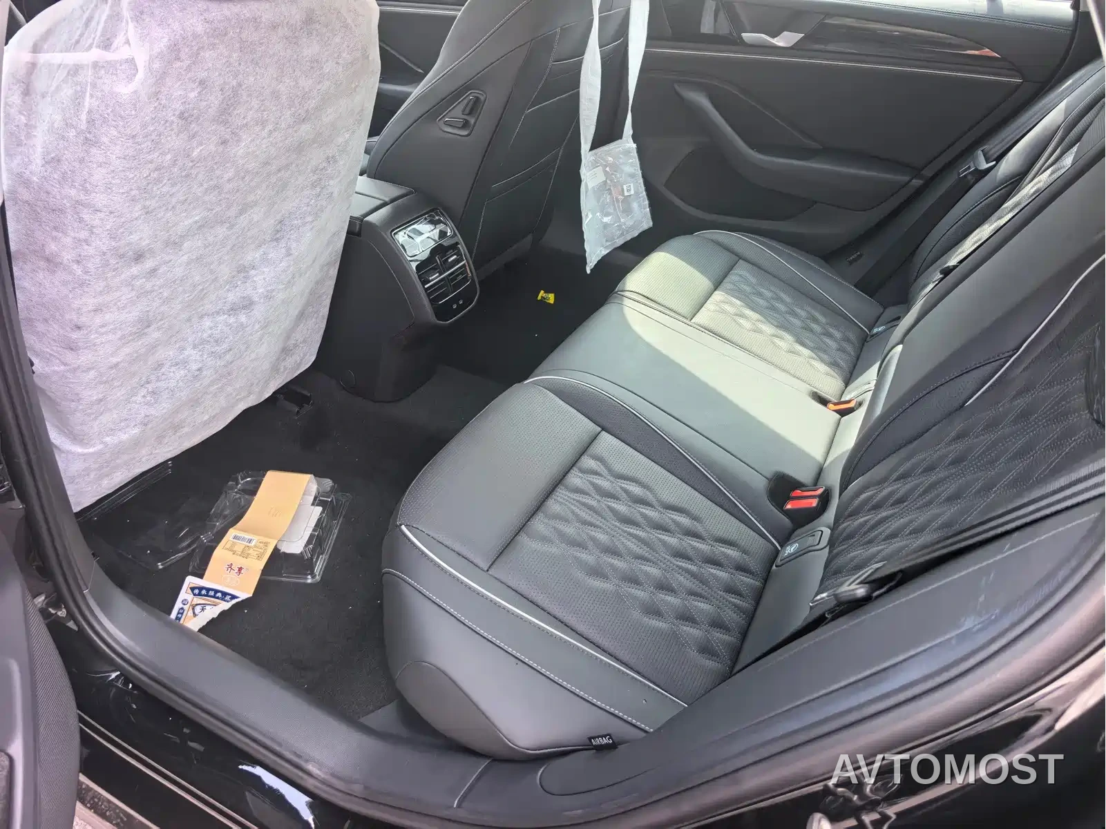 Volkswagen Magotan 2026 Model 380TSI DSG Premium Edition Damai Package — фото 4