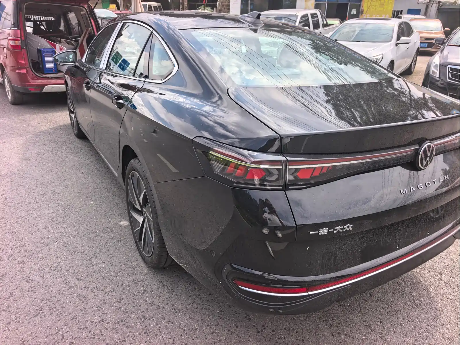 Volkswagen Magotan 2026 Model 380TSI DSG Premium Edition Damai Package — фото 5