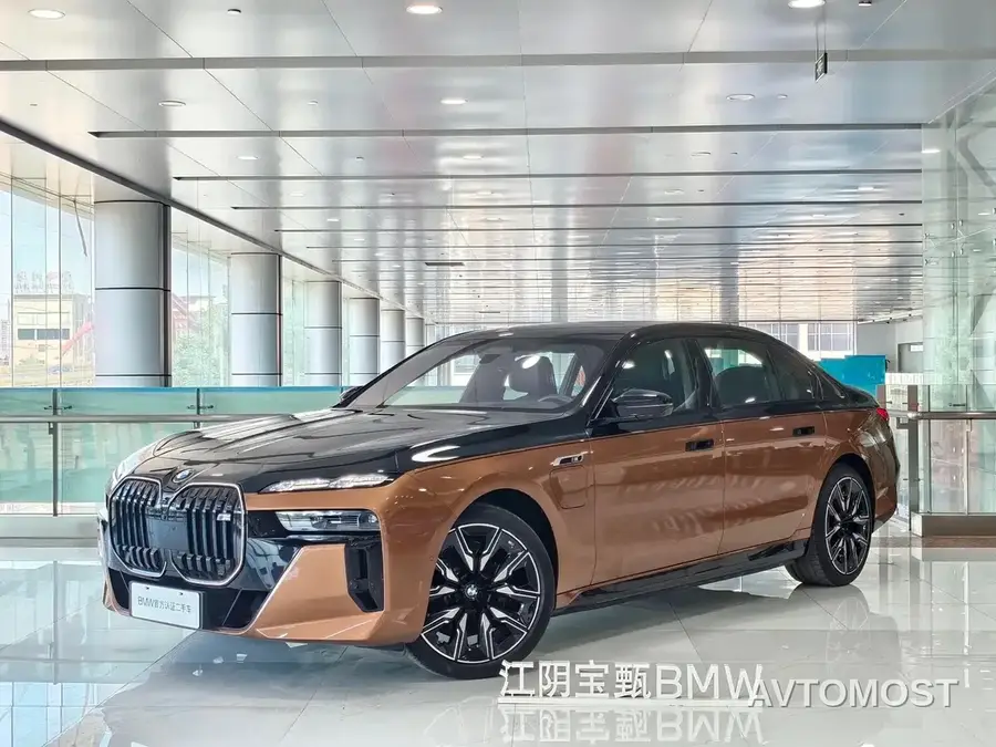 BMW i7 M70L 2023 M70L