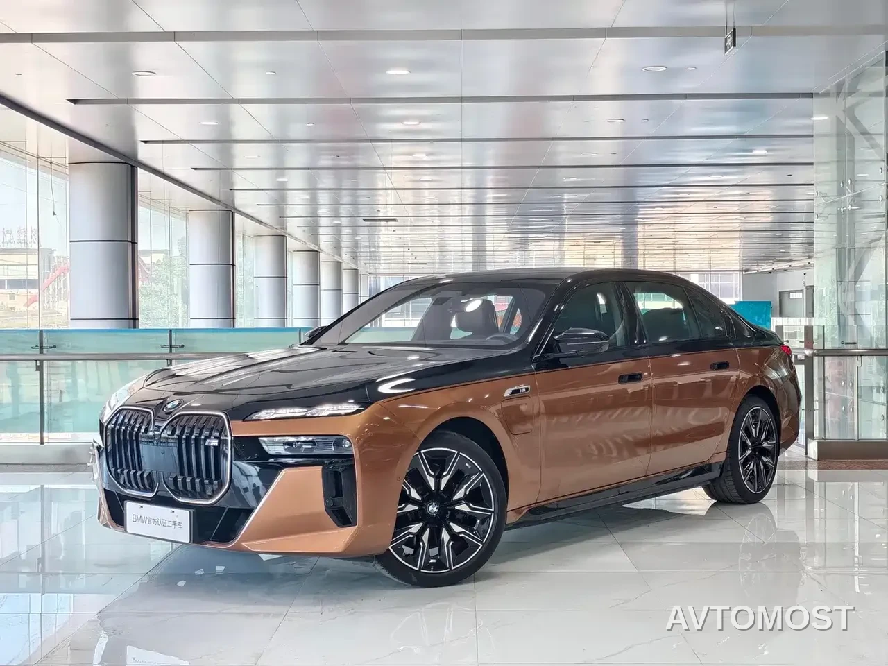 BMW i7 M70L 2023 M70L — фото 2