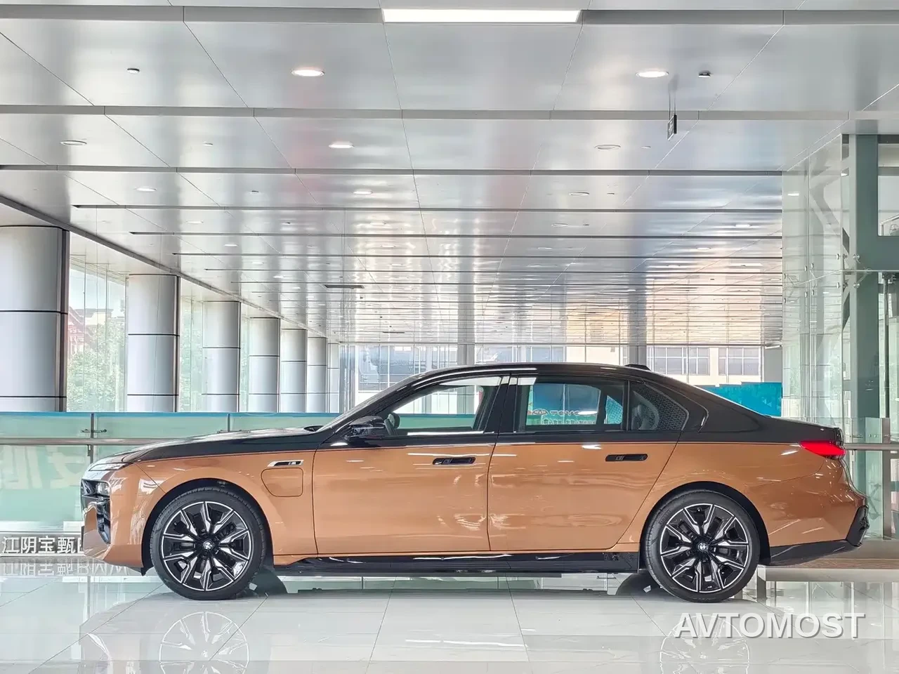 BMW i7 M70L 2023 M70L — фото 3