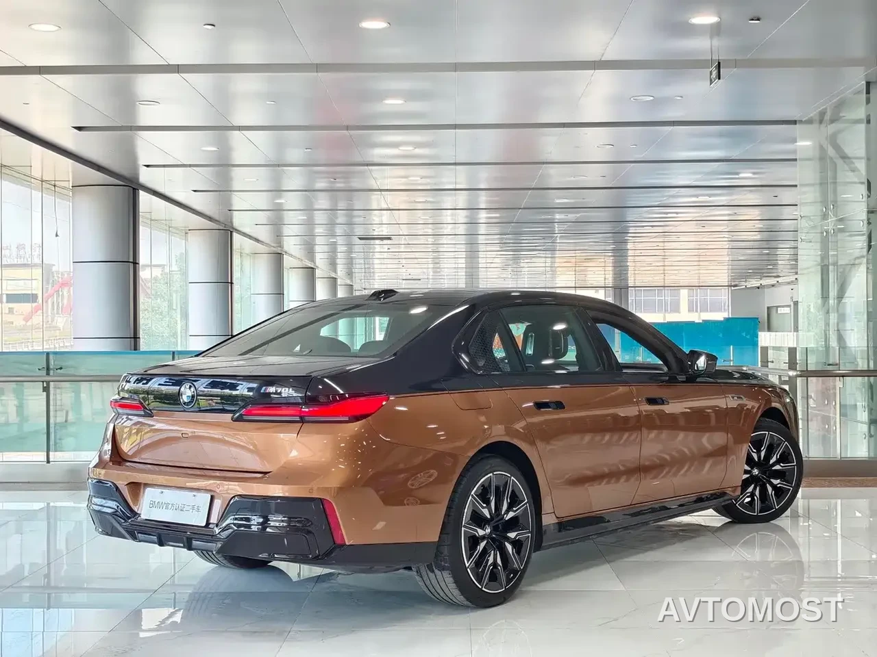 BMW i7 M70L 2023 M70L — фото 4