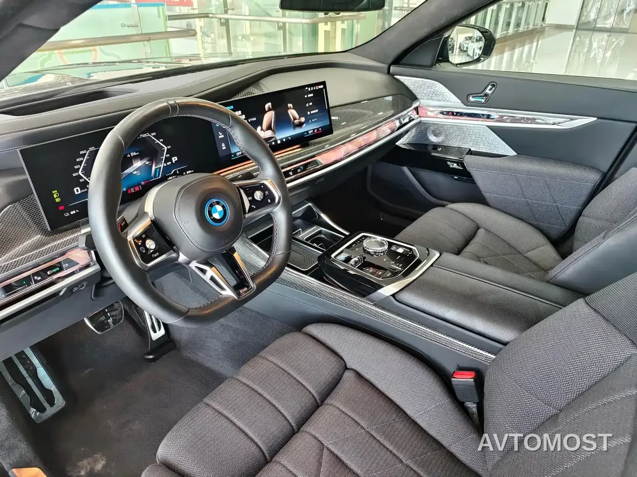 BMW i7 M70L 2023 M70L — фото 7