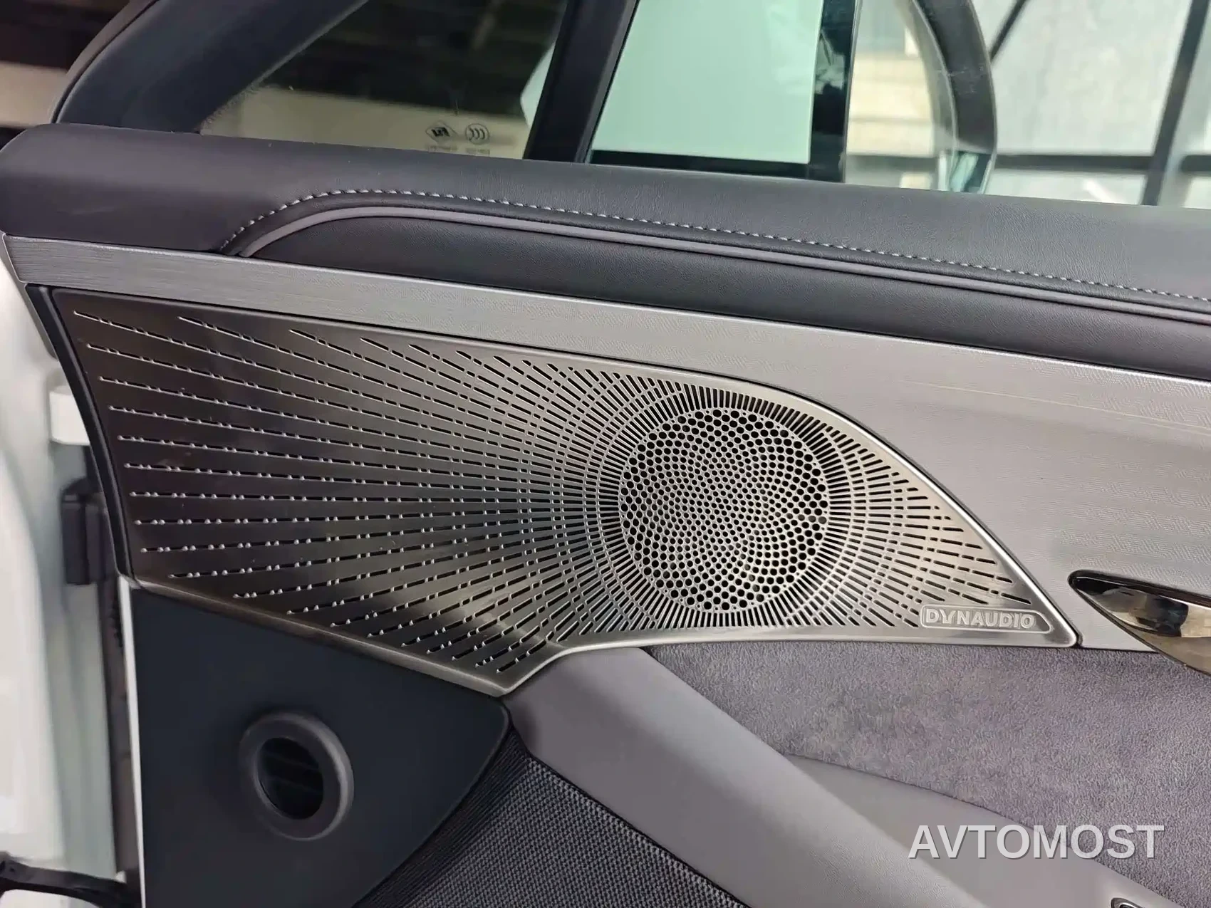 VOYAH Zhuiguang 2024 PHEV AWD Ultra Long Range Flagship — фото 4