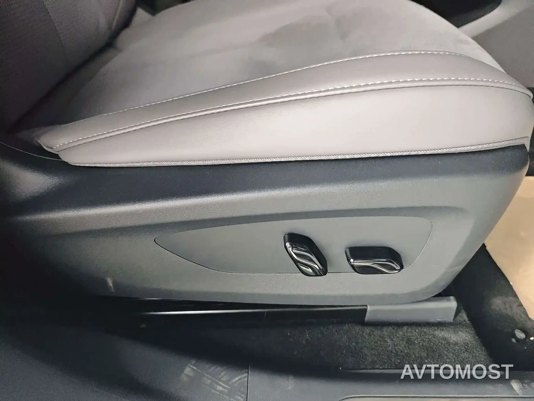 VOYAH Zhuiguang 2024 PHEV AWD Ultra Long Range Flagship — фото 5