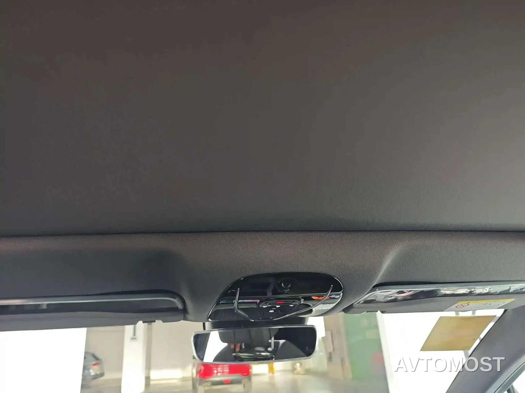 VOYAH Zhuiguang 2024 PHEV AWD Ultra Long Range Flagship — фото 8