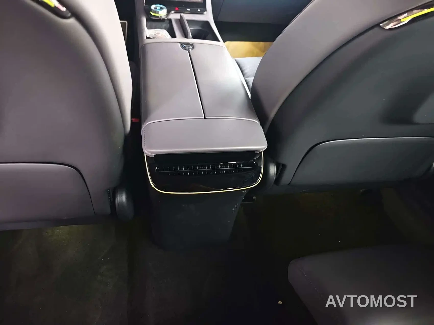 VOYAH Zhuiguang 2024 PHEV AWD Ultra Long Range Flagship — фото 10
