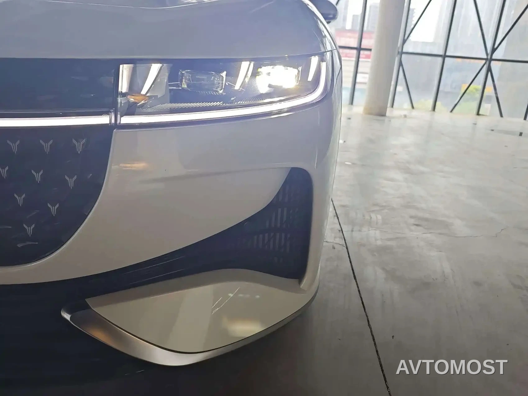 VOYAH Zhuiguang 2024 PHEV AWD Ultra Long Range Flagship — фото 12