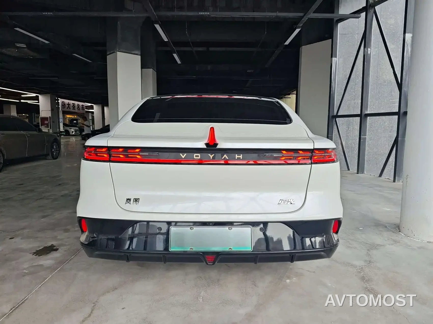 VOYAH Zhuiguang 2024 PHEV AWD Ultra Long Range Flagship — фото 14