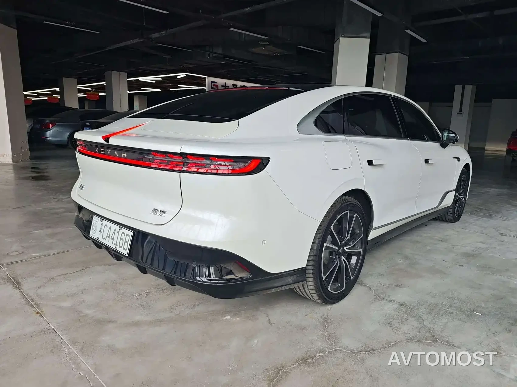VOYAH Zhuiguang 2024 PHEV AWD Ultra Long Range Flagship — фото 15