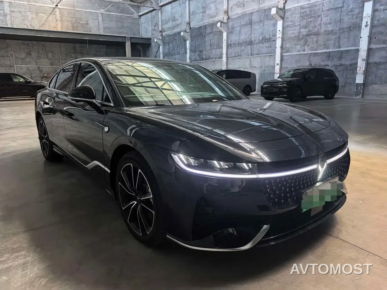 VOYAH Zhuiguang 2024 PHEV AWD Ultra Long Range Flagship — фото 2