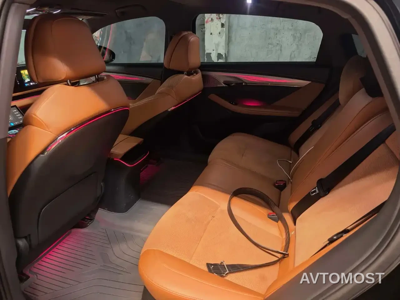 VOYAH Zhuiguang 2024 PHEV AWD Ultra Long Range Flagship — фото 4