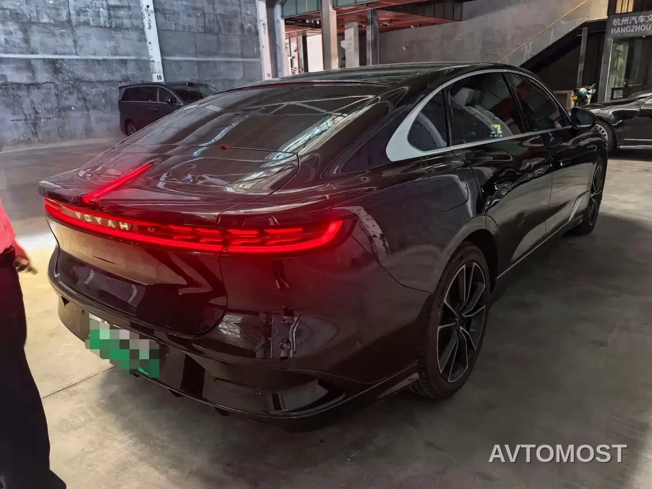 VOYAH Zhuiguang 2024 PHEV AWD Ultra Long Range Flagship — фото 6