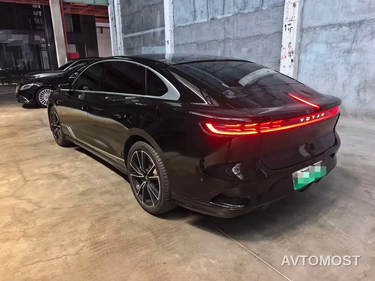 VOYAH Zhuiguang 2024 PHEV AWD Ultra Long Range Flagship — фото 8