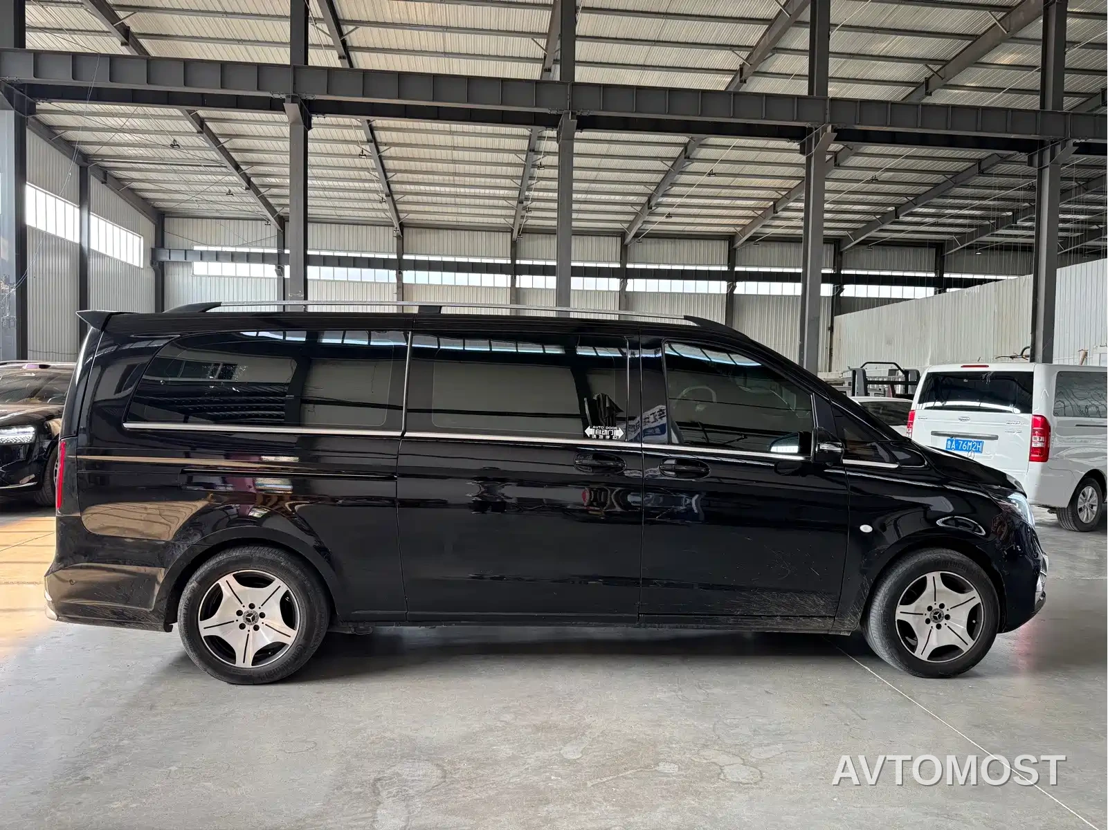 Mercedes-Benz Vito 2023 2.0T Business 7-Seater — фото 2