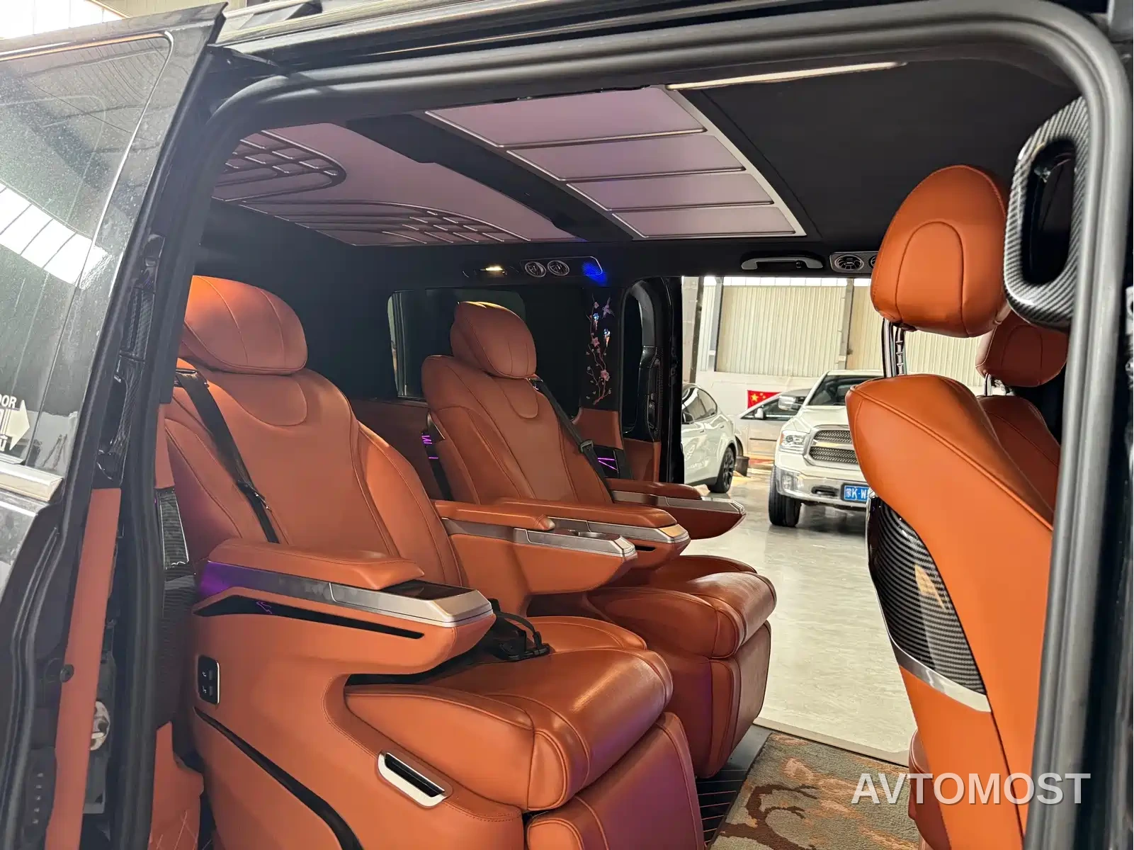 Mercedes-Benz Vito 2023 2.0T Business 7-Seater — фото 8