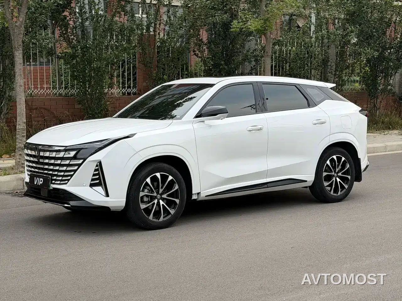 Changan UNI-Z New Energy 2024 Blue Whale iDD 125km Surpassing Edition — фото 1