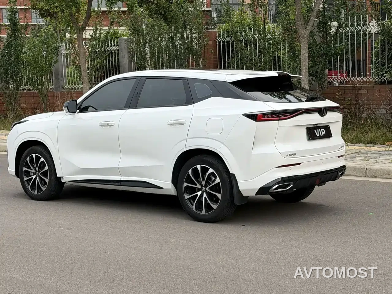 Changan UNI-Z New Energy 2024 Blue Whale iDD 125km Surpassing Edition — фото 6