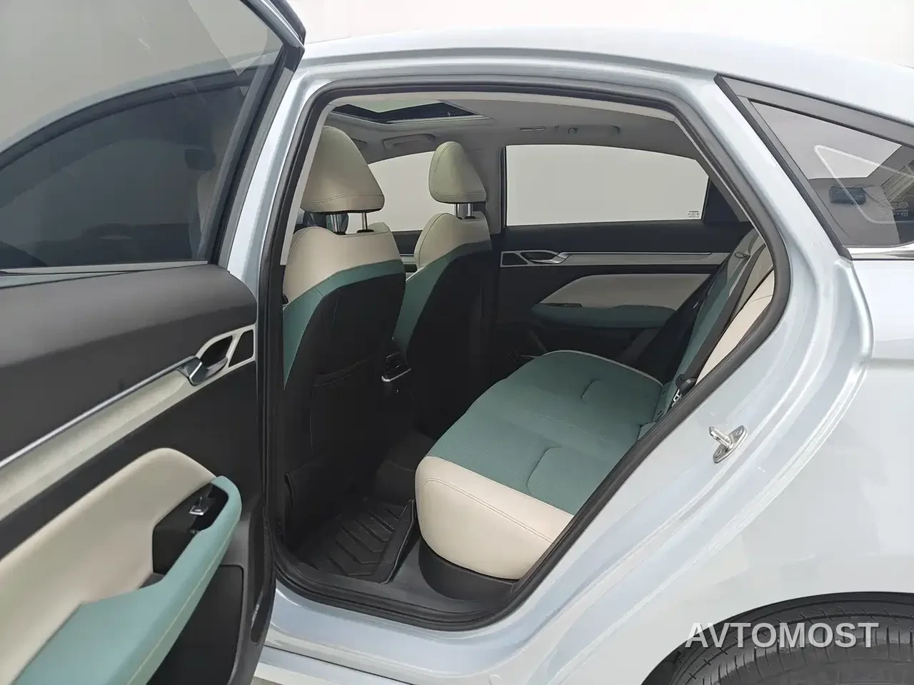 Geely Emgrand L HiP 2022 1.5TD-DHT Pro 100KM Super Swift — фото 10