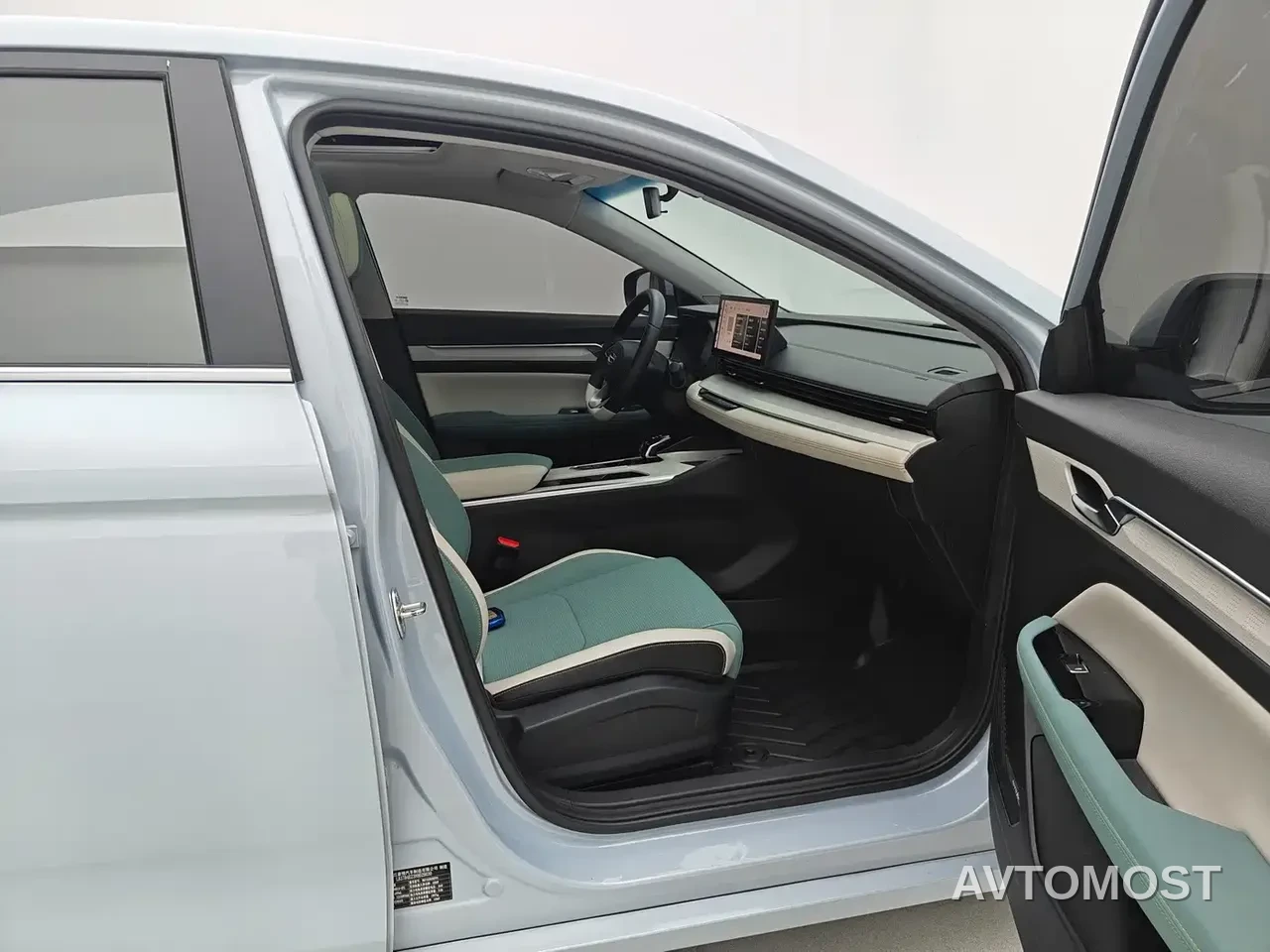 Geely Emgrand L HiP 2022 1.5TD-DHT Pro 100KM Super Swift — фото 15