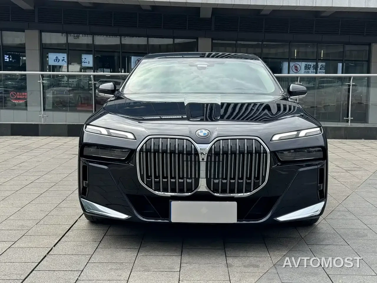BMW 7 Series 2023 Model 735Li M Sport Package — фото 2
