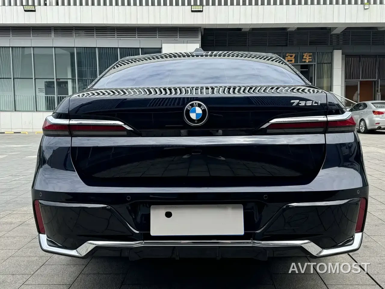 BMW 7 Series 2023 Model 735Li M Sport Package — фото 4