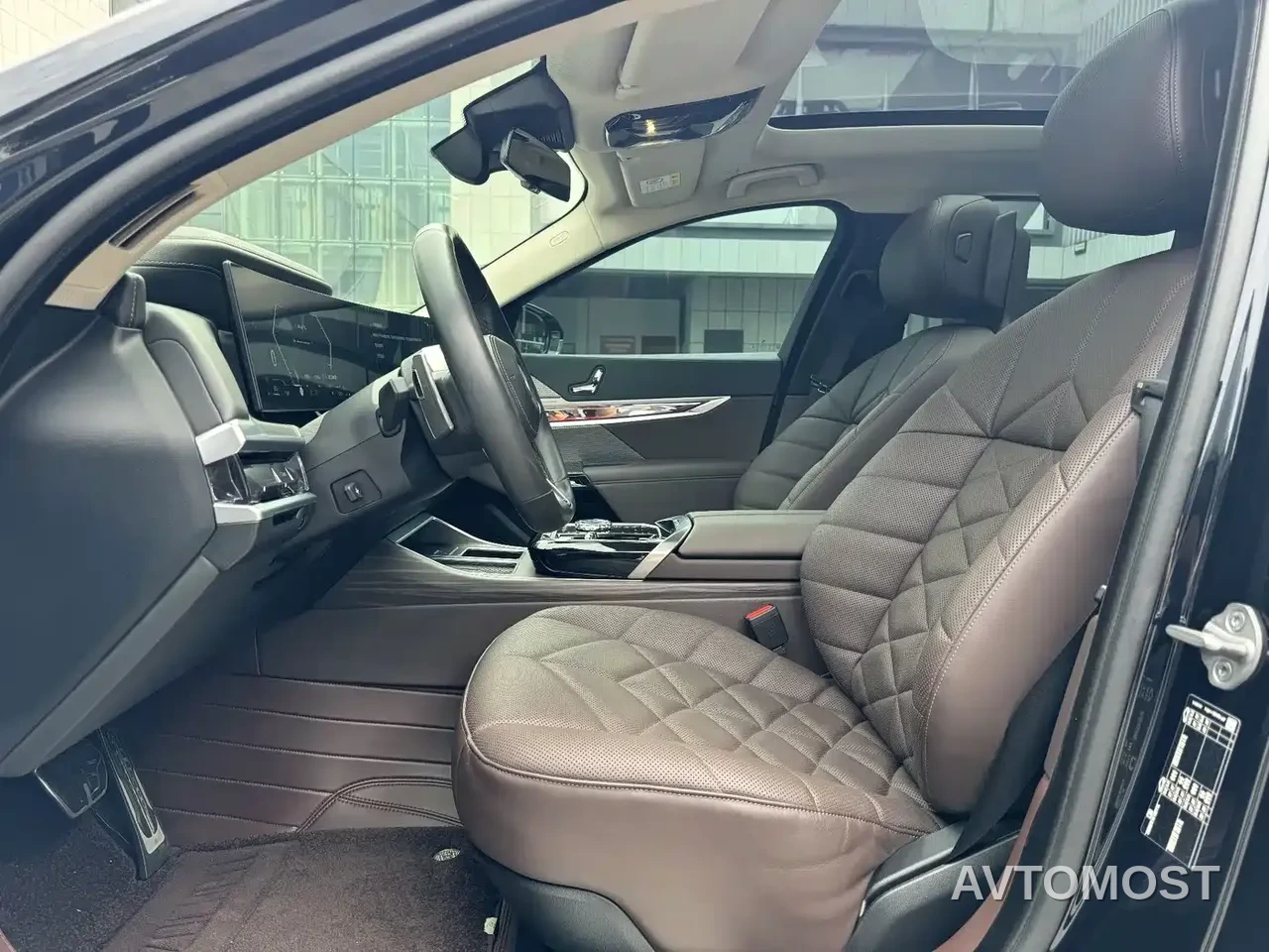 BMW 7 Series 2023 Model 735Li M Sport Package — фото 8